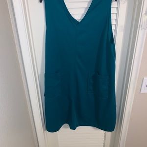 Plus size dress with pockets.